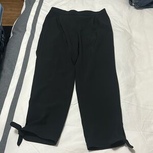 Ann Taylor Size 12 Bow Hem Detail Pants with Faux back pockets